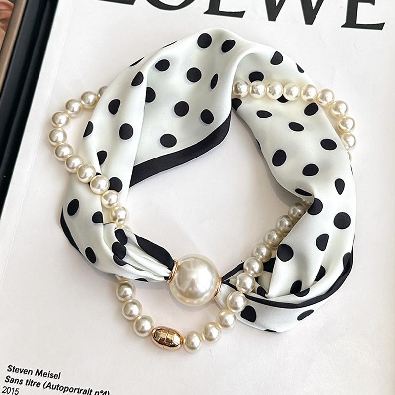 Lenço de Pescoço de Cetim com  - Pearl Trim Chain avaliação e preço